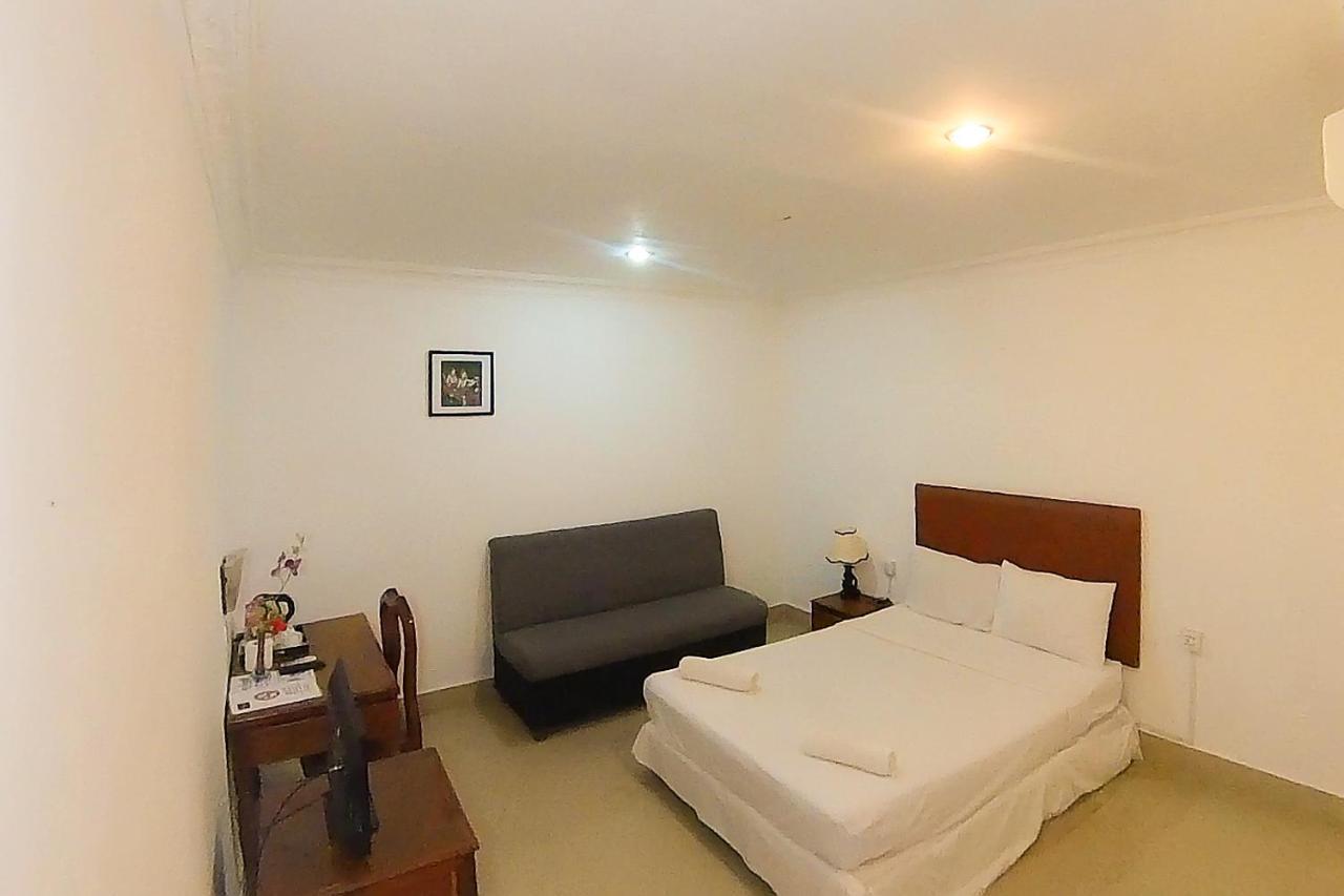 Riverside Hotel 3*